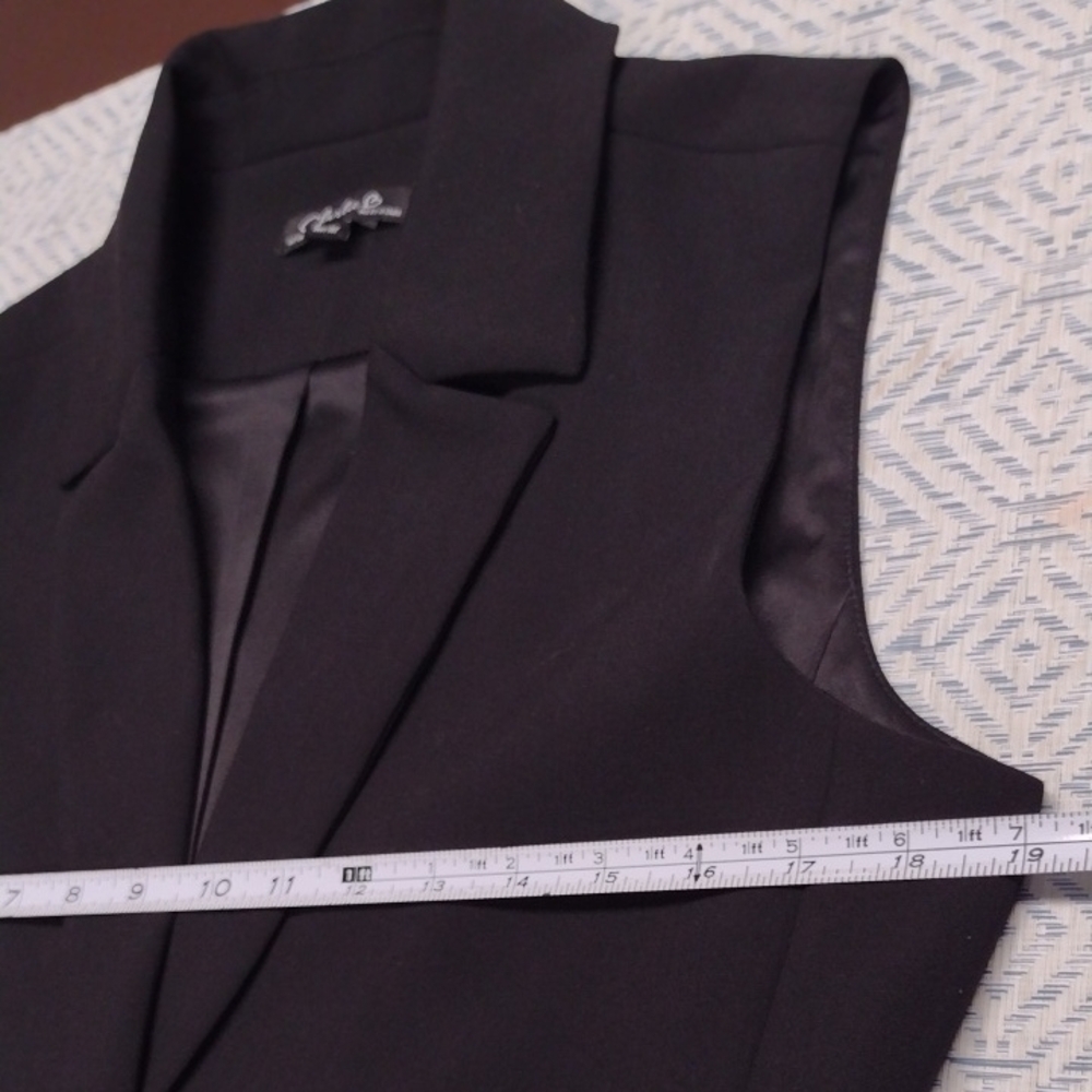CHARLIE B Black Sleeveless Vest Chic,Feminine. - Picture 10 of 16
